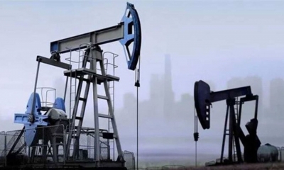 النفط يحقق مكاسب لليوم الثالث في ظل مخاوف الإمدادات الكردية وانحسار أزمة المصارف
