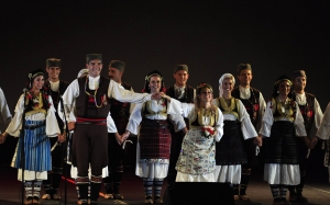 مهرجان الزهراء الصيفي: عرض الفلكلور الصربي.. أقدام الراقصين تستحضر التاريخ