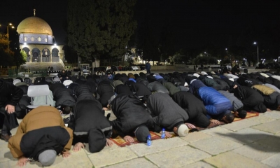 القدس.. فلسطينيون يؤدّون صلاة التراويح في المسجد الأقصى