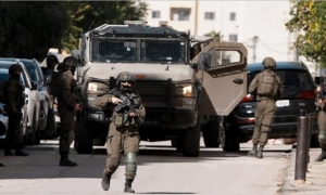 الاحتلال يشنّ عملية عسكرية شمال القدس ويهدم منشآت فلسطينية