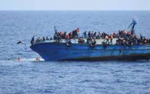غرق مركب هجرة غير نظامي