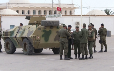 خطاب الباجي قائد السبسي: حماية عسكرية لمناطق الإنتاج، دفاع عن قانون المصالحة ولا للانتخابات المبكّرة