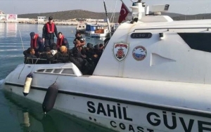 ضبط 53 مهاجرا غير نظامي غربي تركيا