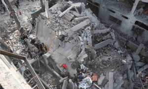 إسرائيل تقتل 19 فلسطينيا بقصف على دير البلح ومدينة غزة وجباليا