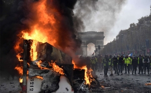 باريس تحترق:  إجراءات آخر الساعة لإطفاء حريق الانتفاضة الشعبية