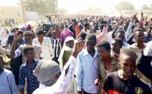 احتجاجات السودان...  بين التطلعات للتغيير السلمي ومخاوف «عسكرة» الحراك