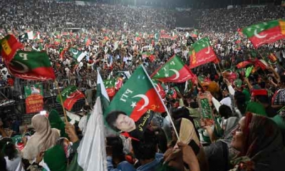 عمران خان يطرح خطة إنقاذ لباكستان أمام الآلاف من أنصاره