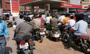 السودان يرفع أسعار البنزين ويخفض الجازولين
