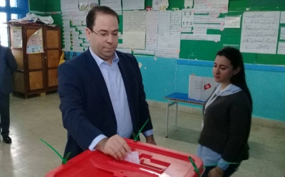 يوسف الشاهد:  «مهما كانت نتائج التصويت فلا رجوع عن الديمقراطية في تونس وعلى مكونات الساحة السياسية استخلاص العبر من نسب المشاركة الضعيفة»