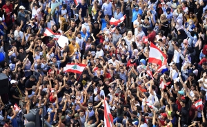 «انتفاضة» الغضب الشعبي يجتاح المدن اللبنانية: لبنان بين مطالب الإصلاح ومخاطر الفوضى