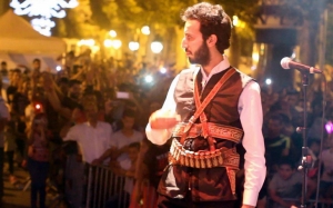 مهرجان قرطاج الدولي: تونس تحتفي بعيد الجمهورية بـ«فلاقة» نصر الدين الشبلي