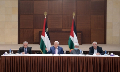 عباس يترأس اجتماعا طارئا ويؤكد حق الفلسطيين في مواجهة إرهاب الإحتلال