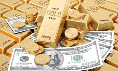 بريق الذهب يخفت مع عودة ارتفاع الدولار