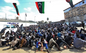 إيطاليا تنوي إنشاء مراكز إيواء للمهاجرين غير الشرعيين: رفض شعبي وصمت غريب من الفرقاء الليبيين