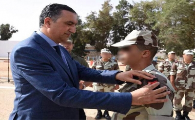 على هامش موكب تقليد الرتب والأوسمة بمقر وزار الدفاع الوطني: وزير الدفاع يؤكد على ضرورة انفتاح المؤسسة العسكرية على محيطها الداخلي