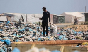 الأونروا: أكثر من 330 ألف طن نفايات متراكمة بمناطق سكنية بغزة