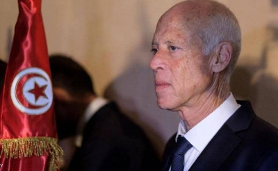 بعد اتساع دائرة رافضي تعليق الدستور وتغيير النظام السياسي: قيس سعيد بين إكراهات دستور 2014 وما يريده الشعب وضغوطات الأحزاب واتحاد الشغل والدول..