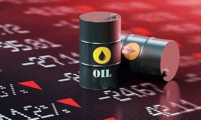 النفط يواصل خسائره رغم تخفيضات "أوبك+" الطوعية