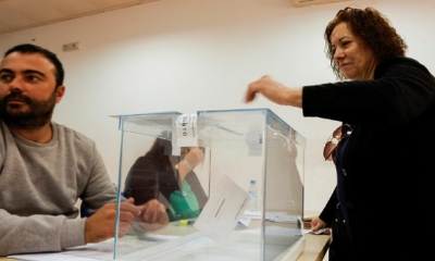 الإسبان يصوتون في انتخابات إقليمية قبل الانتخابات العامة في نهاية العام