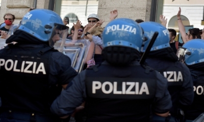 ابقاء خمسة رجال شرطة إيطاليين في الإقامة الجبرية بشبهة تعذيب موقوفين