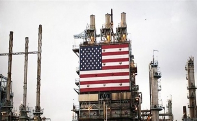 سعر برميل النفط الأمريكي يقفز إلى ما فوق الصفر