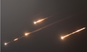 إطلاق 3 دفعات صاروخية من إيران نحو إسرائيل