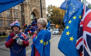 إتفاق بريطاني أوروبي حول مشروع البريكست:  استقالة 4 وزراء و غضب في صفوف الأحزاب والنواب يهدد حكومة تريزا ماي 