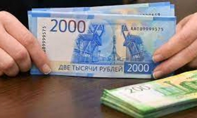 الروبل الروسي يسجل أسوأ أداء أسبوعي أمام الدولار منذ 2022