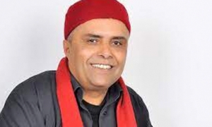 الجليدي العويني شاعر وغناي في بير الأحجار
