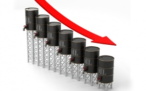 انخفاض أسعار النفط عقب موجة بيع واسعة