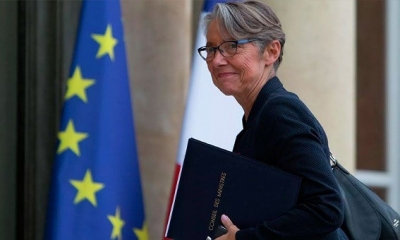 رئيسة وزراء فرنسا تؤكد أنها تسعى للبقاء في منصبها