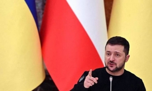 زيلينسكي: الوضع على الجبهة في شرق أوكرانيا يزداد صعوبة