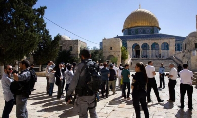 مصادر فلسطينية : عشرات المستوطنين يقتحمون المسجد الأقصى