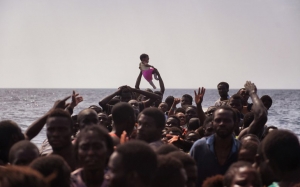 الأطفال المهاجرون عبر ليبيا:  انتهاكات جنسية ..تجنيد... ومعاناة في «قوارب الموت» ومراكز الايواء