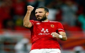 علي معلول والياس الجلاصي مرشحان لأفضل لاعب أجنبي في مصر