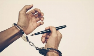 حرية الصحافة وحرية التعبير:  إصدار 10 أحكام بالسجن خلال السنة الماضية ...