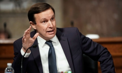 سيناتور أمريكي: تهديدات ترامب لإيران جريمة حرب واضحة