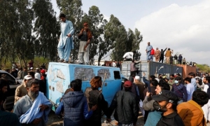 الشرطة الباكستانية تعتقل العشرات من أنصار رئيس الوزراء السابق عمران خان