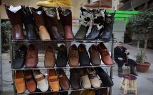بعد تفعيل بند إتلاف الأحذية والمصنوعات الجلدية المستعملة وتكثيف الرقابة على الواردات :  أزمة منتظرة لقطاع الملابس المستعملة